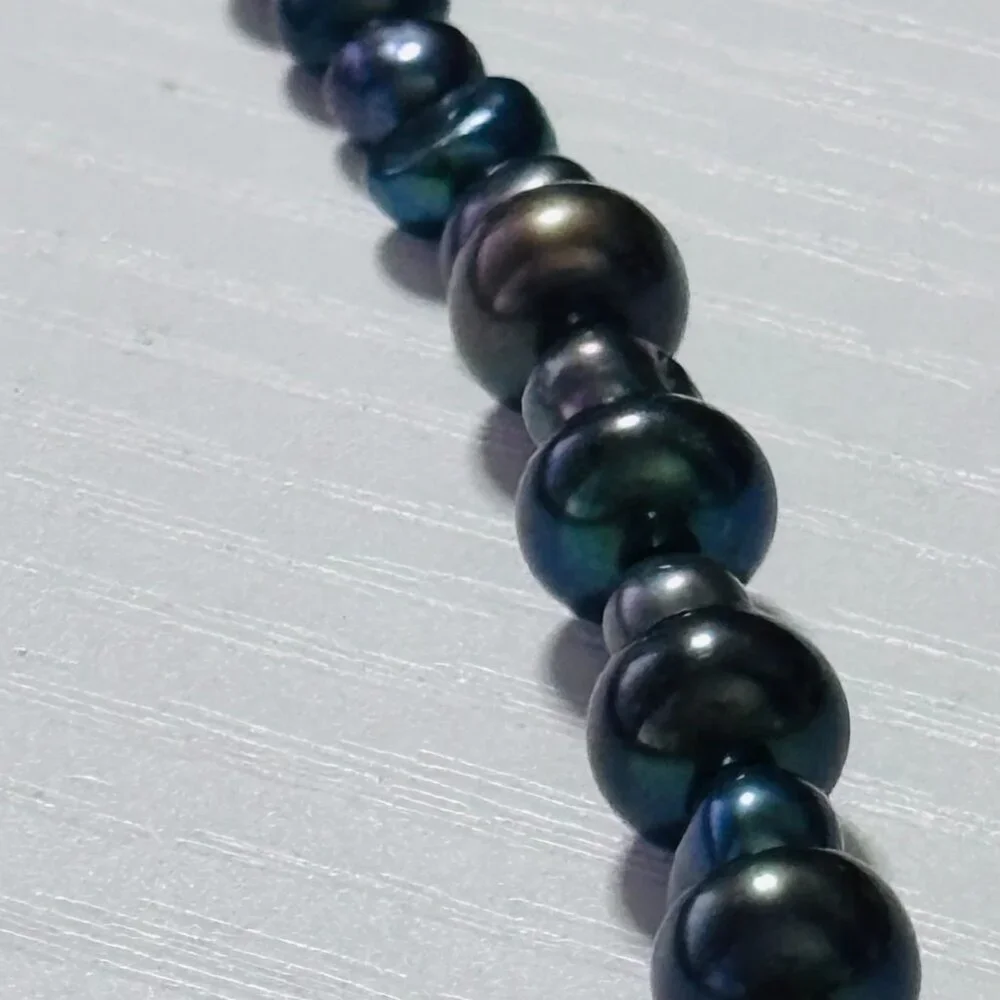 Black Peacock Pearl Beaded Necklace 18” Iridescent Classic - Picture 7 of 14